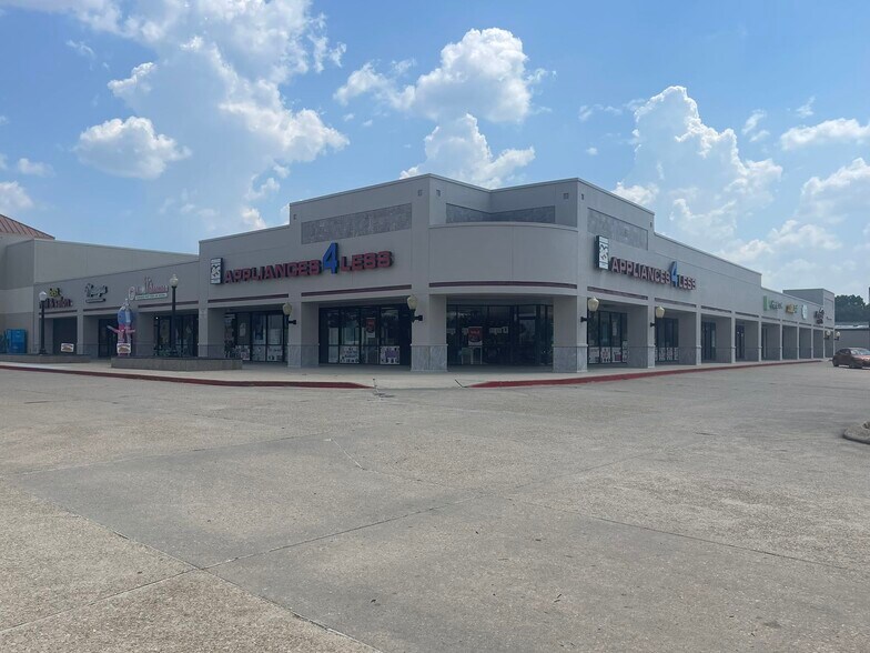 More Photos Of 15222-15245 George Oneal Rd, Baton Rouge Storefront For Sale