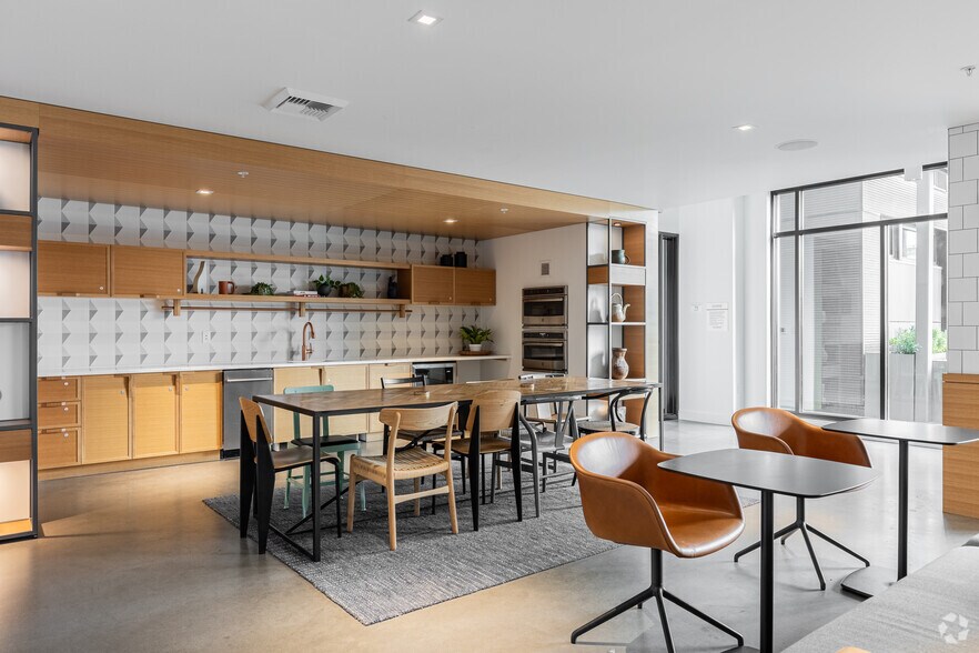 More Photos Of 1378 NW 18th Ave, Portland Apartments For Lease