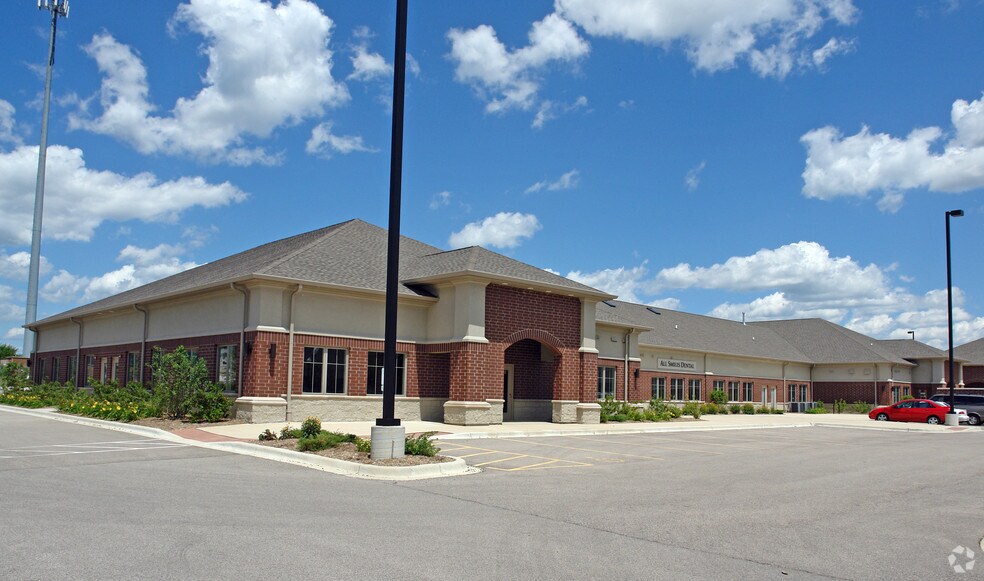 More Photos Of 1452 Merchant Dr, Algonquin Medical For Sale