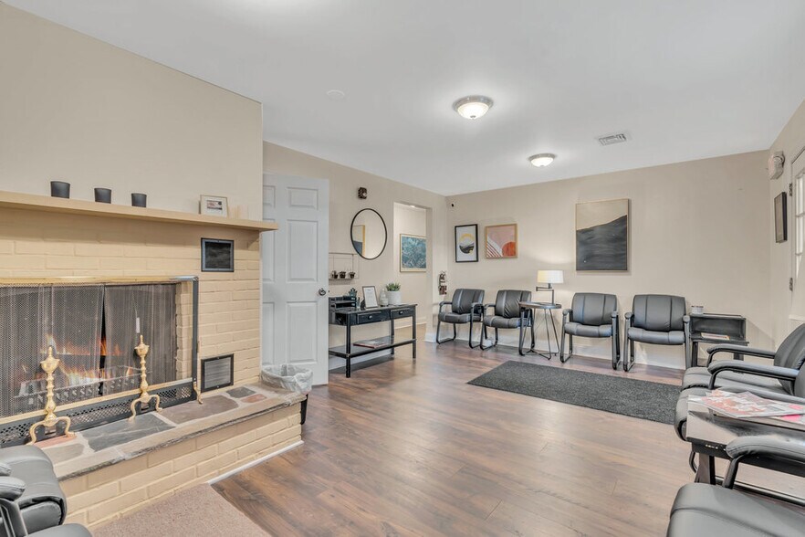 More Photos Of 411 State Route 34 N, Colts Neck Storefront Retail Office For Lease