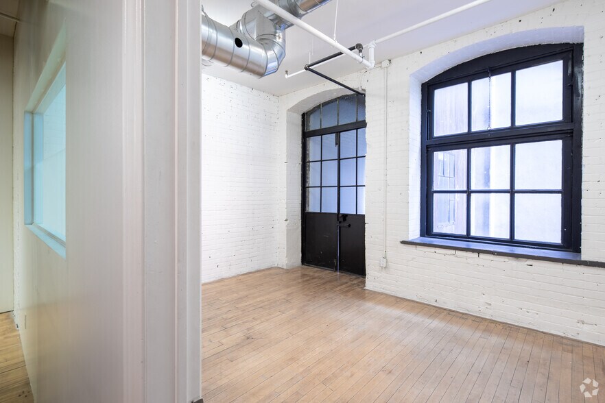 More Photos Of 639 Queen St W, Toronto Office For Lease