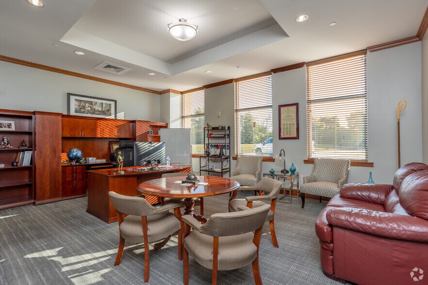 More Photos Of 500 Maplelawn Dr, Plano Office For Sale