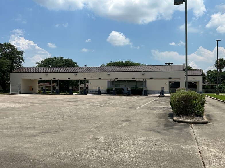 More Photos Of 723 Rollingbrook Dr, Baytown Office For Sale
