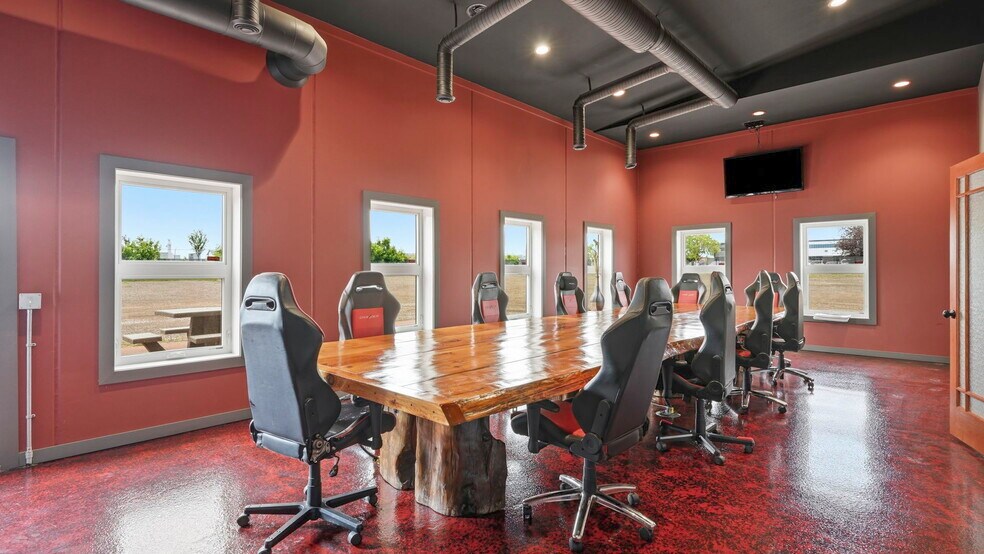 More Photos Of 490 South Ave, Spruce Grove Manufacturing For Sale