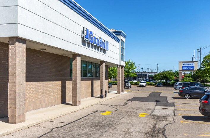 More Photos Of 28901 Greenfield Rd, Southfield Drugstore For Sale