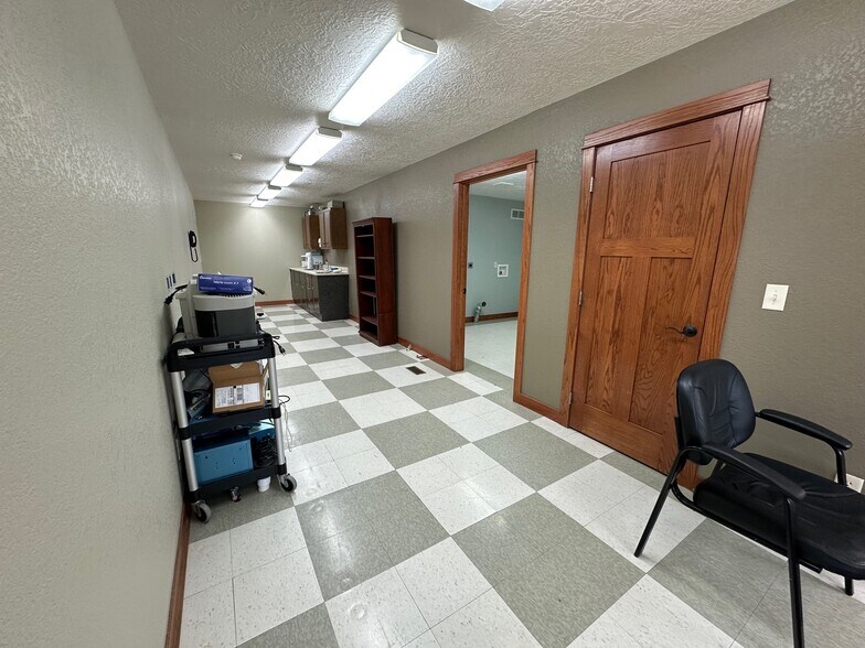 More Photos Of 820 W Summit St, Winterset Medical For Sale
