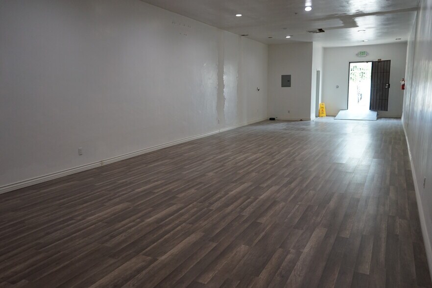 More Photos Of 10623 Burbank Blvd, North Hollywood Loft Creative Space For Sale