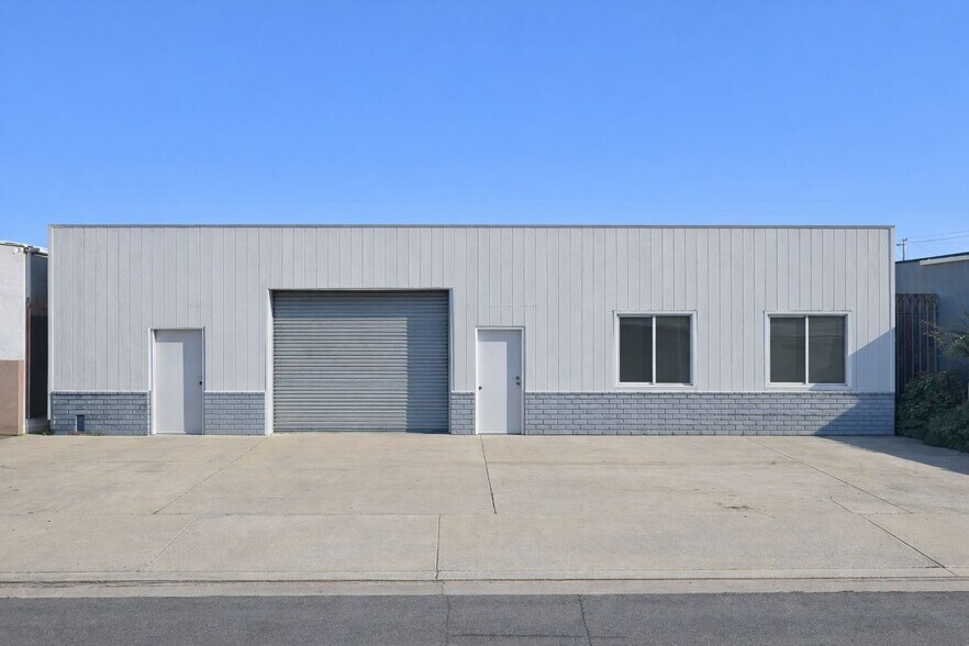 Primary Photo Of 2109 W Gaylord St, Long Beach Warehouse For Sale