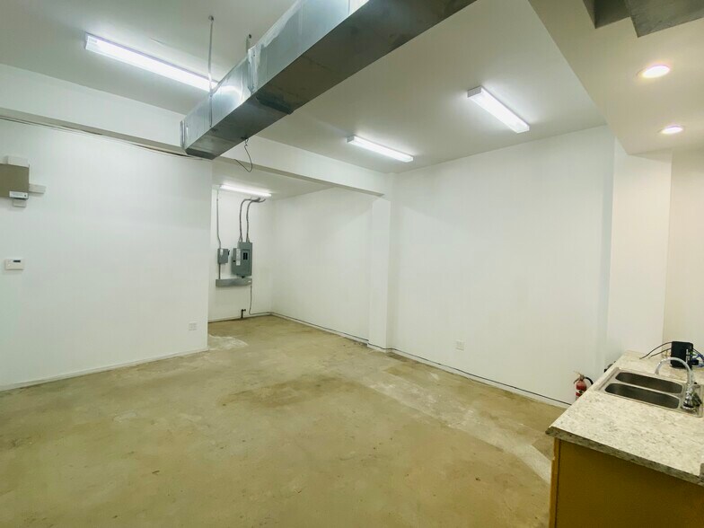 More Photos Of 186 Coxe Ave, Asheville Showroom For Sale