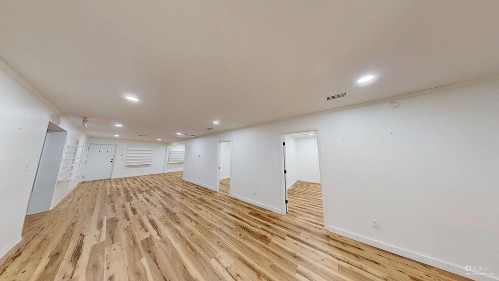 More Photos Of 400 W Cervantes St, Pensacola Flex For Lease