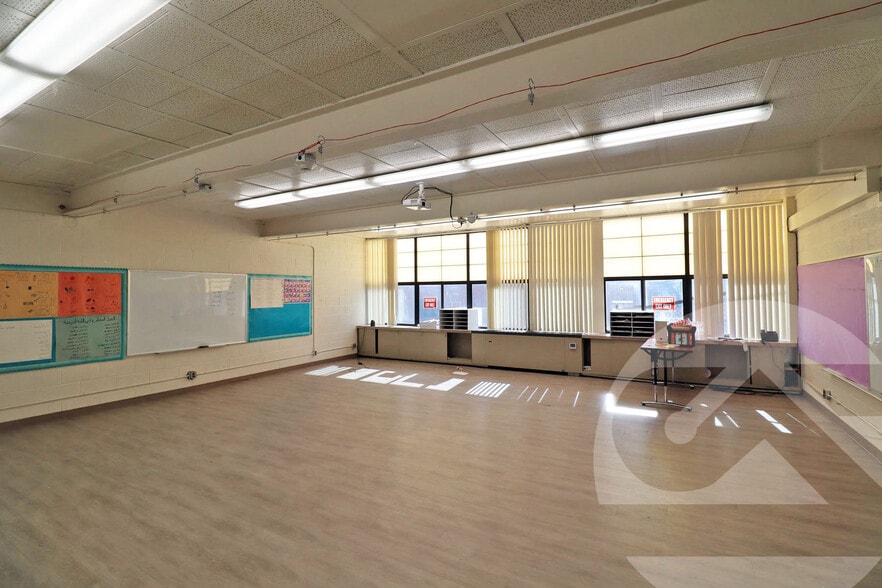 More Photos Of 22280 E Price Dr, Clinton Township Schools For Sale