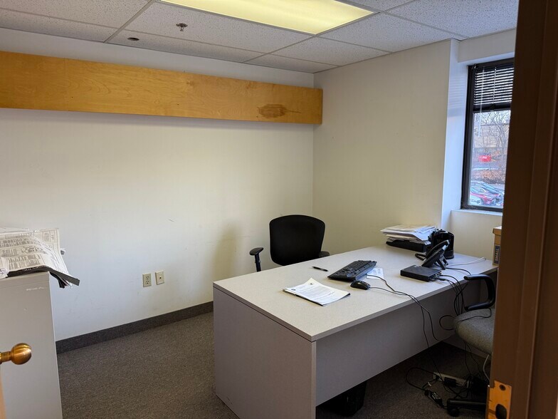 More Photos Of 83 Cambridge St, Burlington Medical For Lease