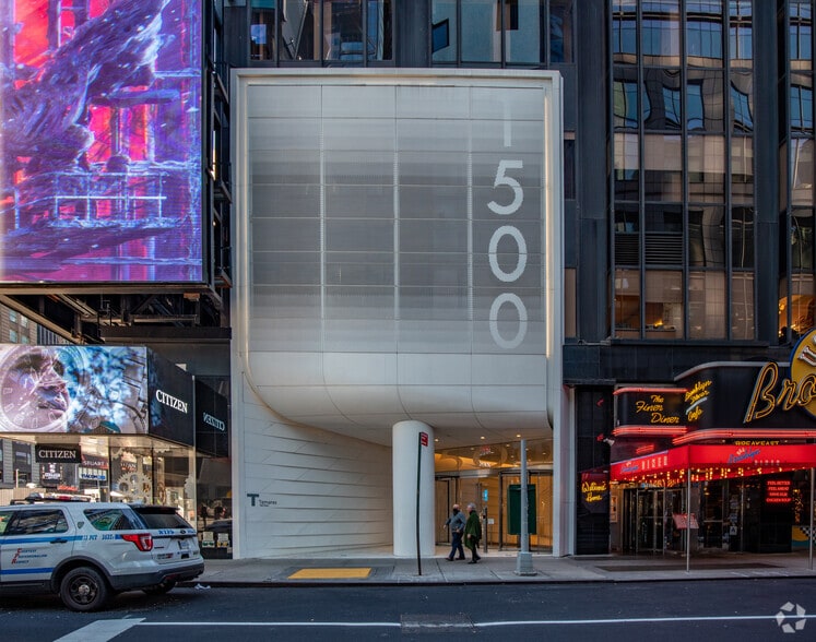 More Photos Of 1500 Broadway, New York Office For Lease