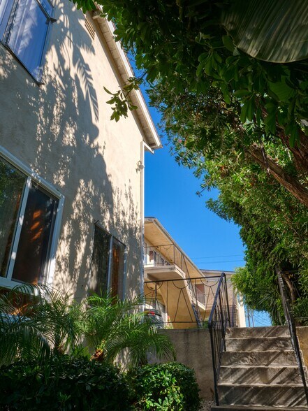 More Photos Of 917 Edgewood St, Inglewood Apartments For Sale