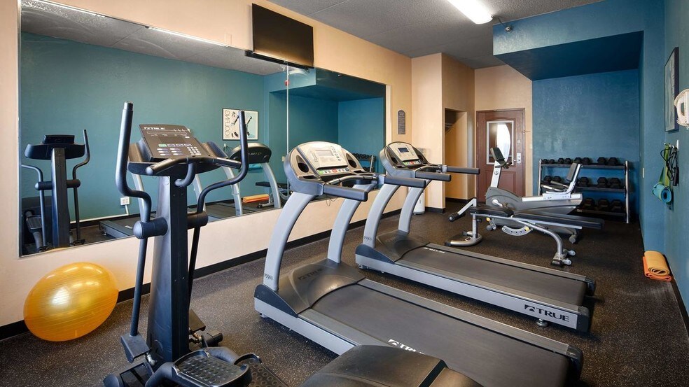 Primary Photo Of 208 W 4th St N, Newton Hotel For Sale