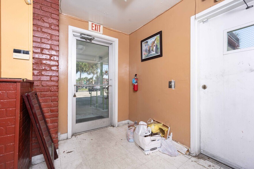 More Photos Of , Live Oak Unknown For Sale