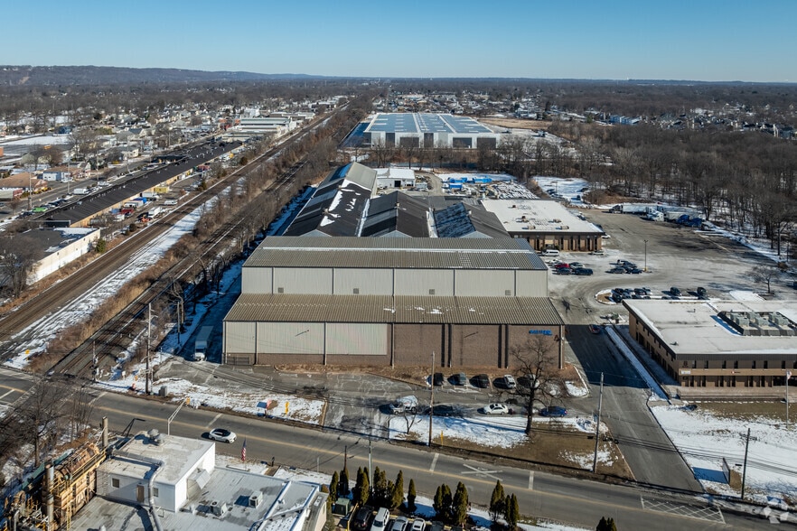 More Photos Of 333 Cedar Ave, Middlesex Warehouse For Lease