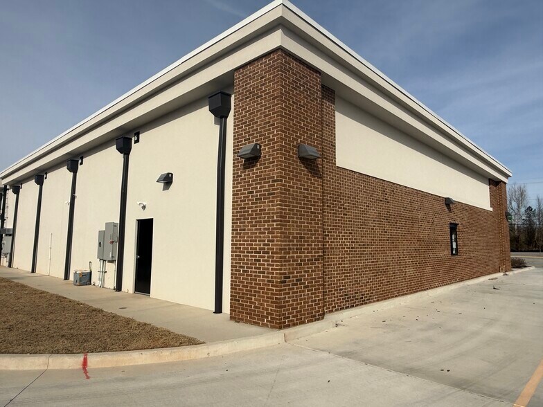 More Photos Of 92 Auburn Gate Ln, Auburn Convenience Store For Lease