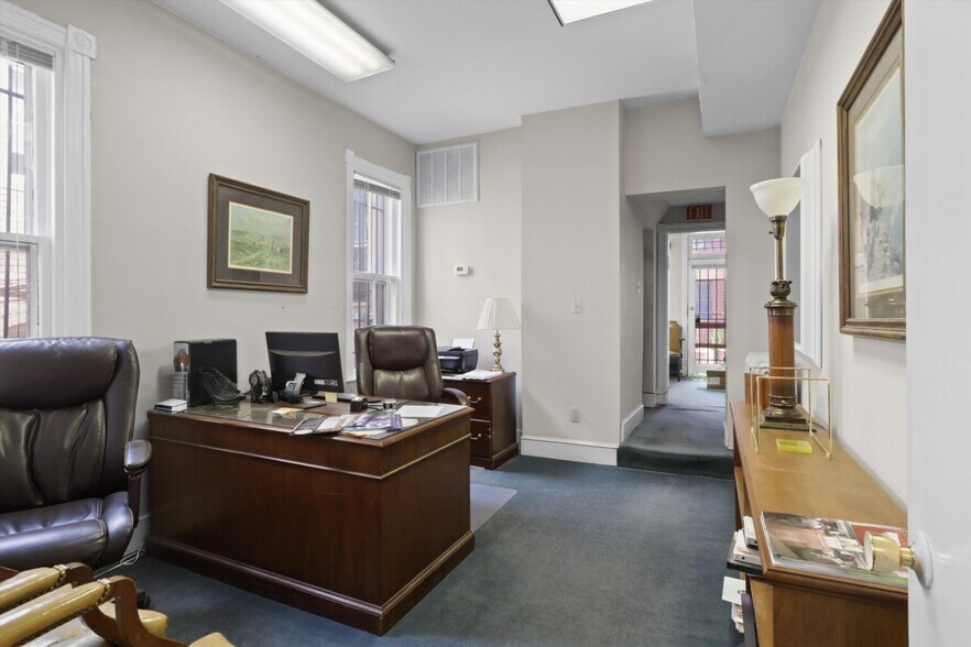 More Photos Of 517 2nd St NE, Washington Office Residential For Sale