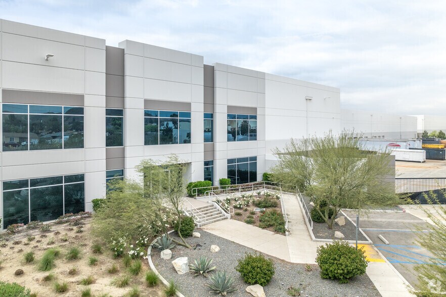 More Photos Of 4420 Serrano Dr, Jurupa Valley Manufacturing For Lease