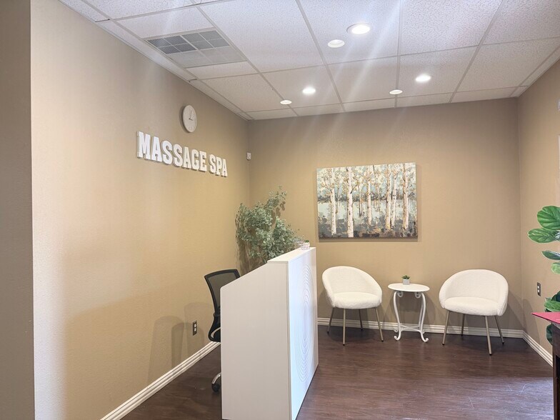 More Photos Of 2313 Roosevelt Dr, Dwg Office For Sale