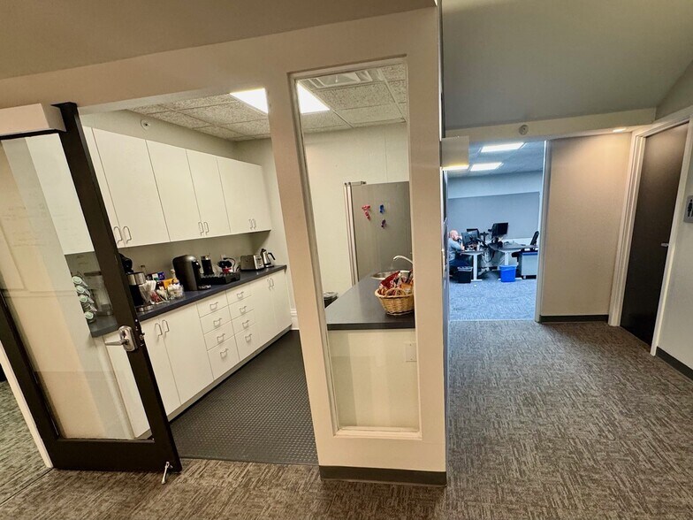 More Photos Of 1266 Manning Pky, Powell Office For Lease