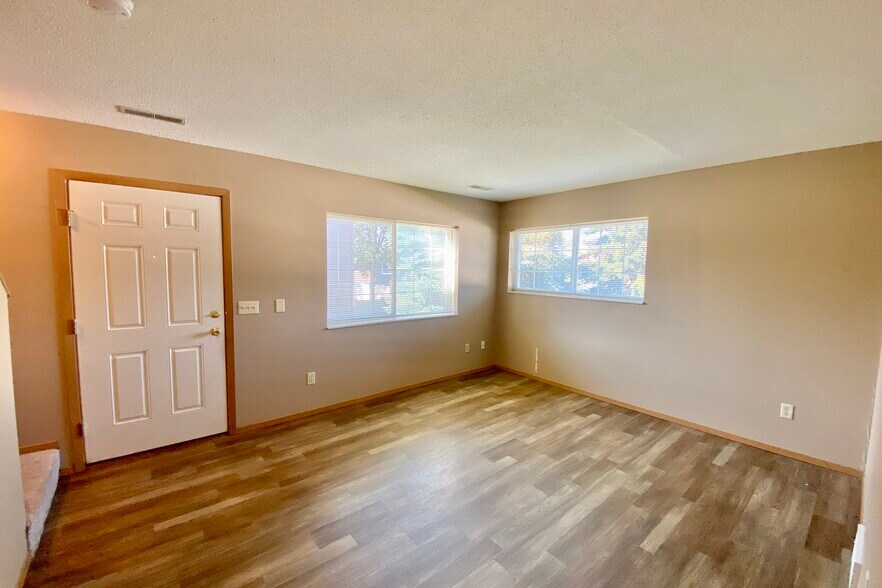 More Photos Of 4536 E Brennan Dr, Sioux Falls Multifamily For Sale