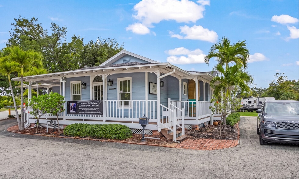 More Photos Of 1920 Victoria Ave, Fort Myers Office For Sale