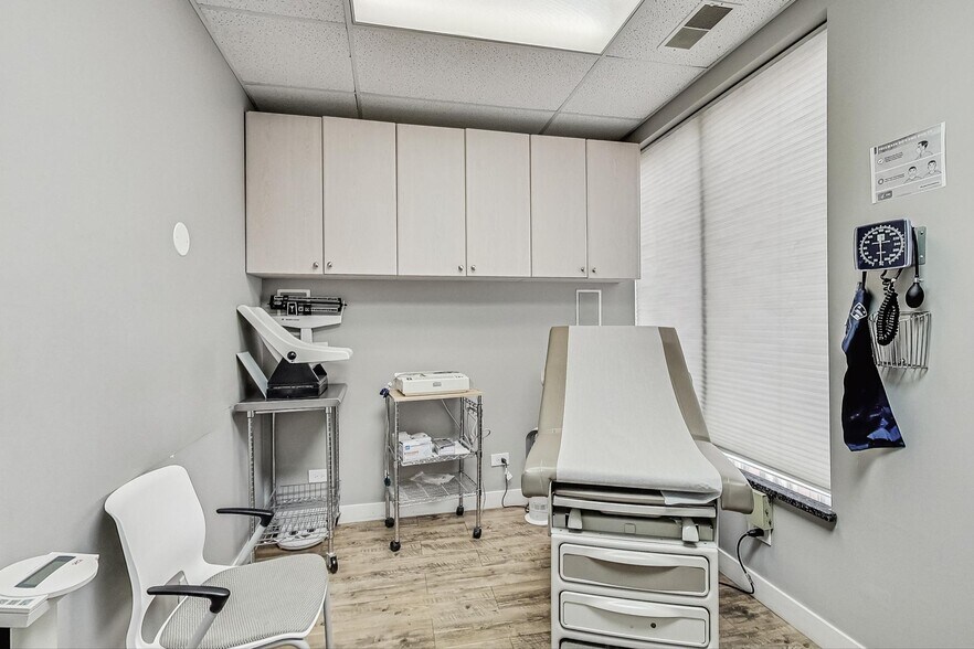 More Photos Of 2623 N Halsted St, Chicago Medical For Sale