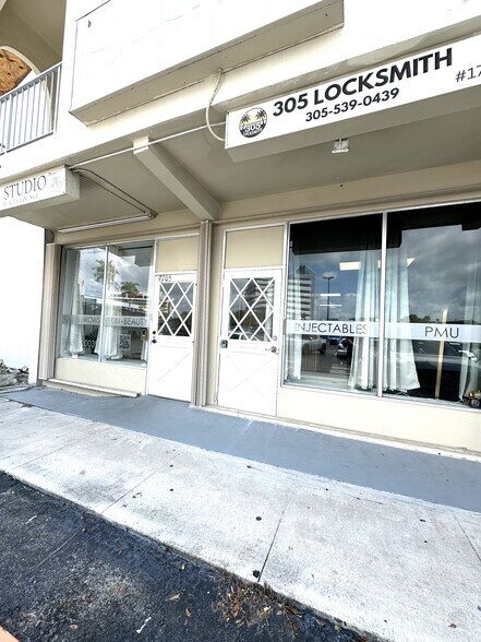 More Photos Of 9705 S Dixie Hwy, Pinecrest Office For Lease