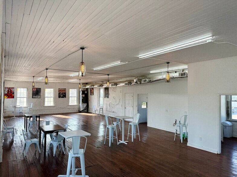 More Photos Of 1410 Broadway, Macon-Bibb Storefront Retail Residential For Sale