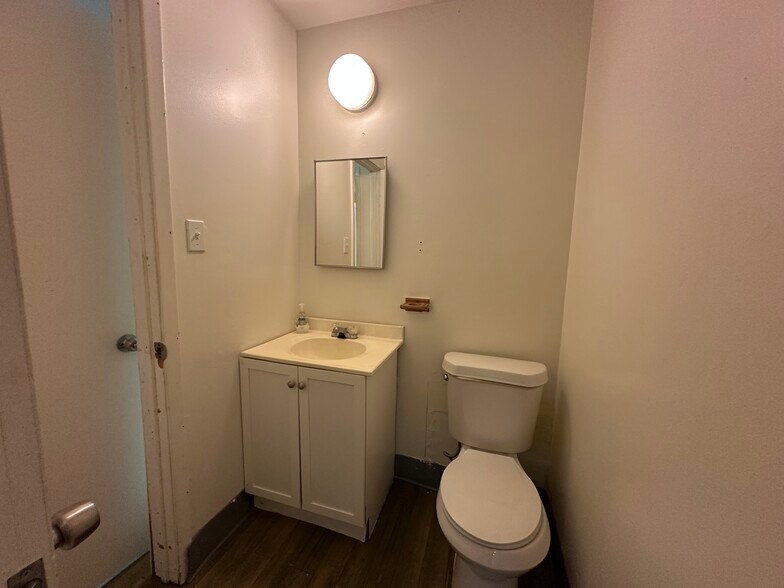 More Photos Of 6628 Crestway Dr, San Antonio Flex For Sale