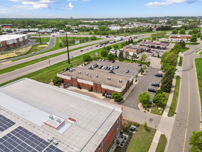 More Photos Of 3090 Courthouse Ln, Eagan General Retail For Lease