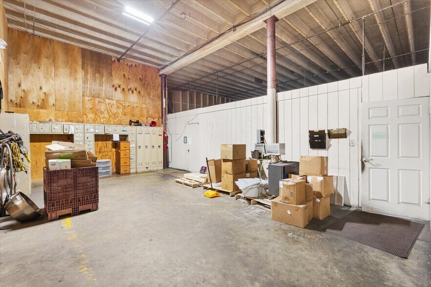 More Photos Of 1103 Thomas Ave, Leesburg Warehouse For Lease