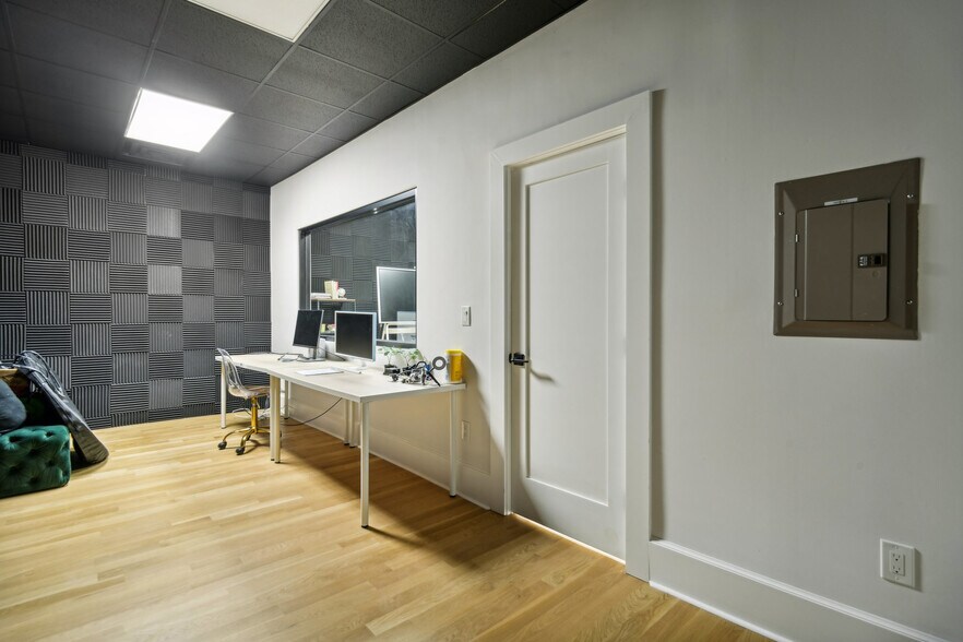 More Photos Of 2-4 Garber Sq, Ridgewood Restaurant For Sale