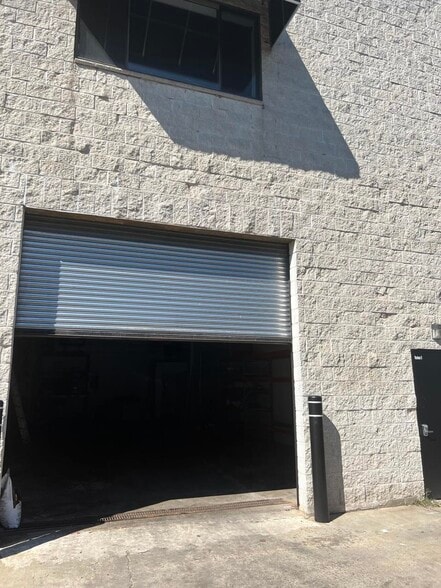 More Photos Of 151 Industrial Loop, Staten Island Storefront Retail Office For Sale