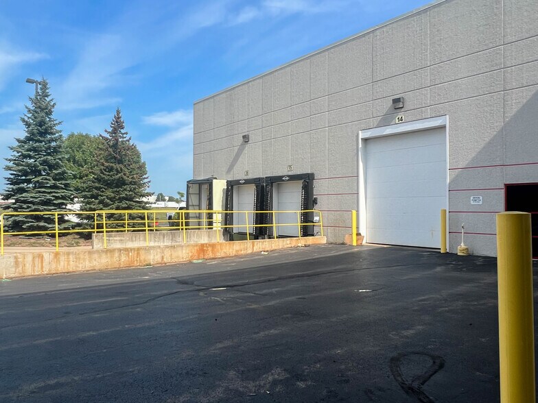 More Photos Of 1776 W Matthew Dr, De Pere Manufacturing For Sale