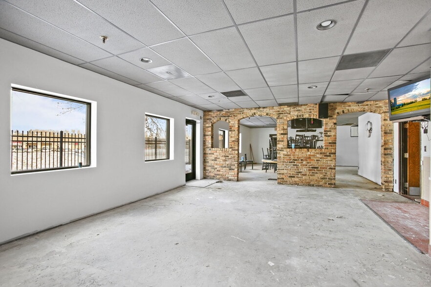 More Photos Of 8432 Noble Ave, Minneapolis Bar For Sale