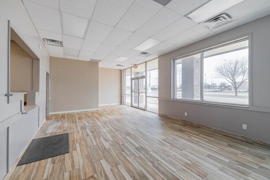 More Photos Of 32600 John R Rd, Madison Heights Freestanding For Lease