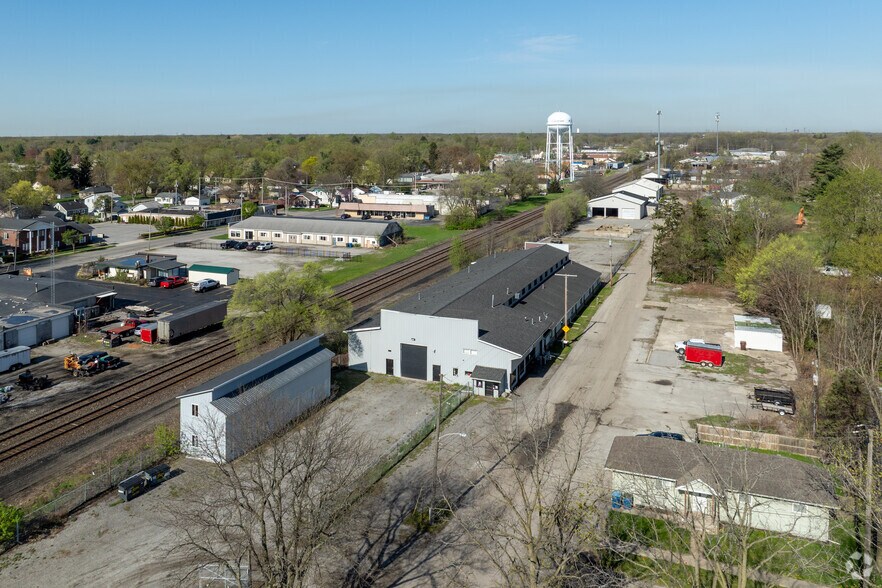More Photos Of 505 Grant Ave, Chesterton Distribution For Lease