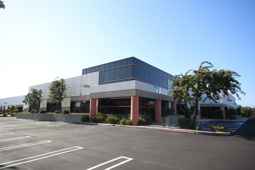 More Photos Of 2401-2451 Eastman Ave, Oxnard Manufacturing For Lease