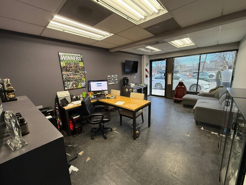 More Photos Of 2101-2125 S Platte River Dr, Denver Warehouse For Sale