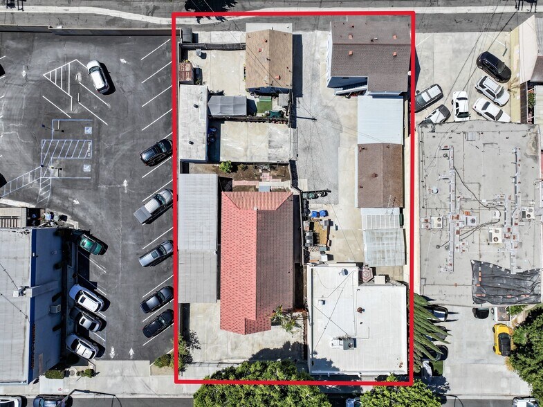 More Photos Of 15323 Paramount Blvd, Paramount General Retail For Sale