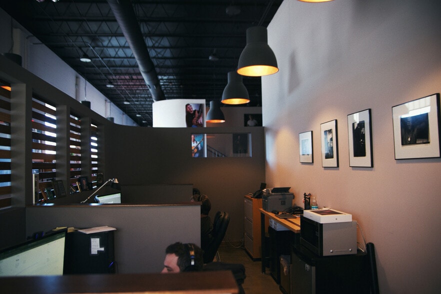 More Photos Of 2500 Emerson Ave S, Saint Petersburg Manufacturing For Sale