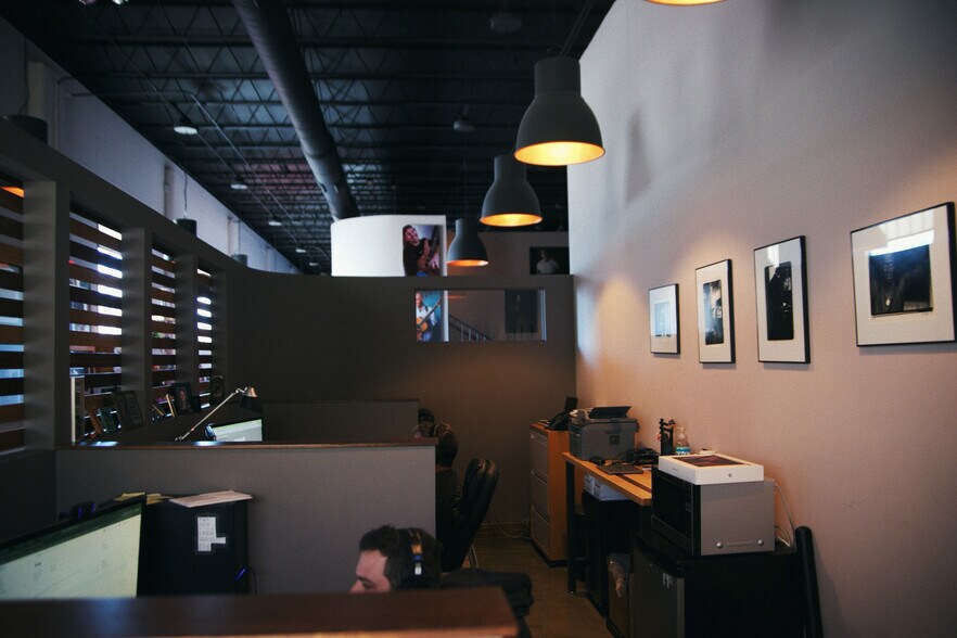 More Photos Of 2500 Emerson Ave S, Saint Petersburg Manufacturing For Sale