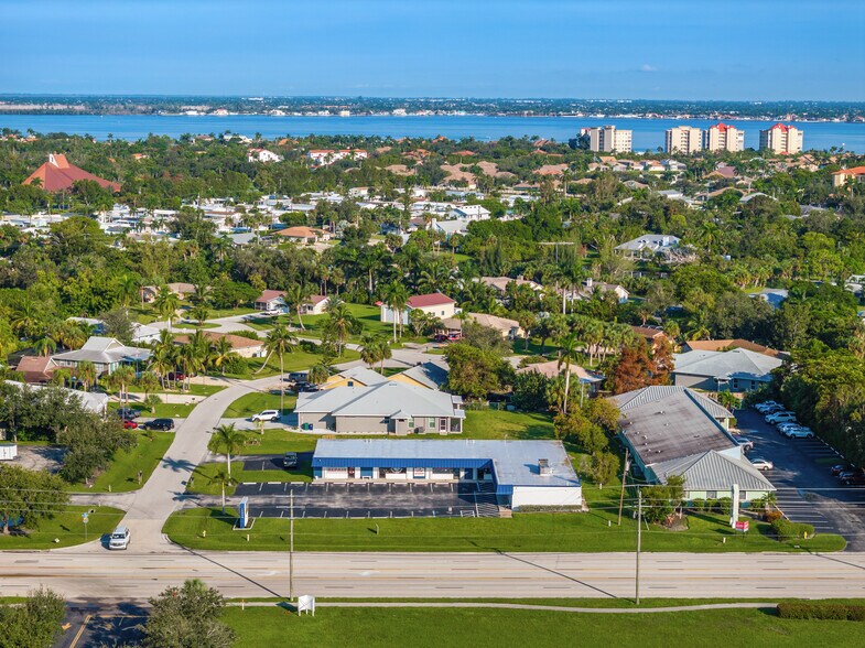 More Photos Of 15630 Mcgregor Blvd, Fort Myers Freestanding For Sale