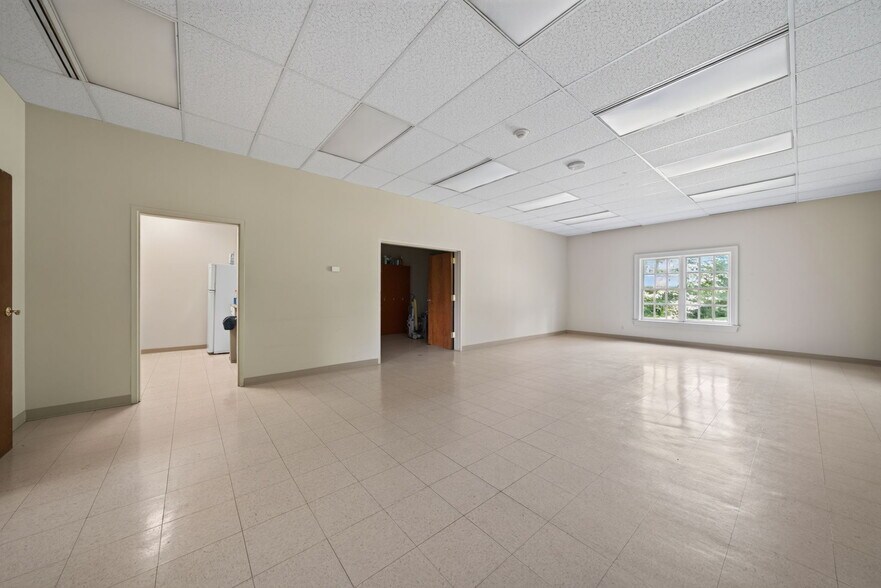 More Photos Of 1461 Highway EE, Winfield Specialty For Sale
