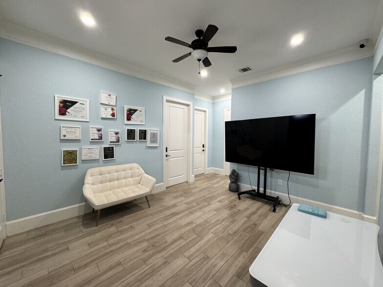 More Photos Of 12254 Queenston Blvd, Houston Medical For Sale