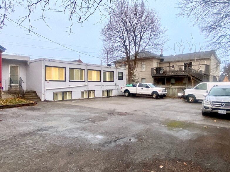 More Photos Of 18 Ontario St, Grimsby Office For Sale