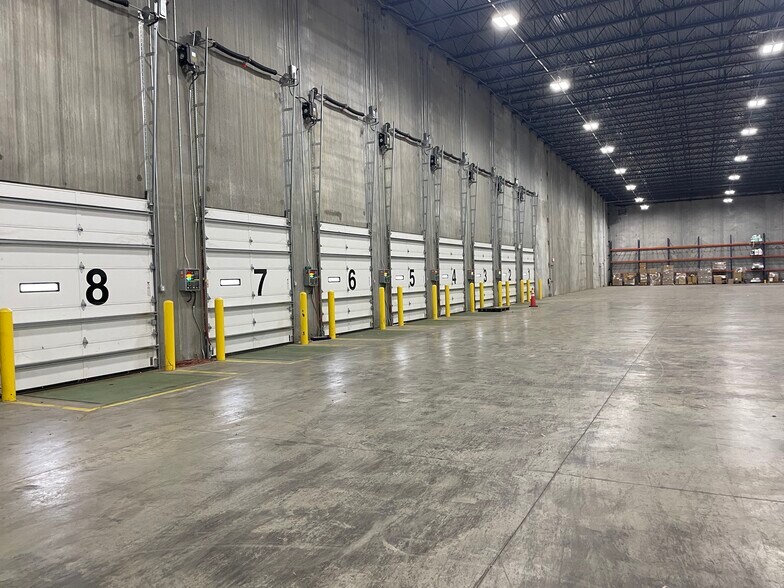 More Photos Of 208 Manufacturers Blvd, Mooresville Warehouse For Lease